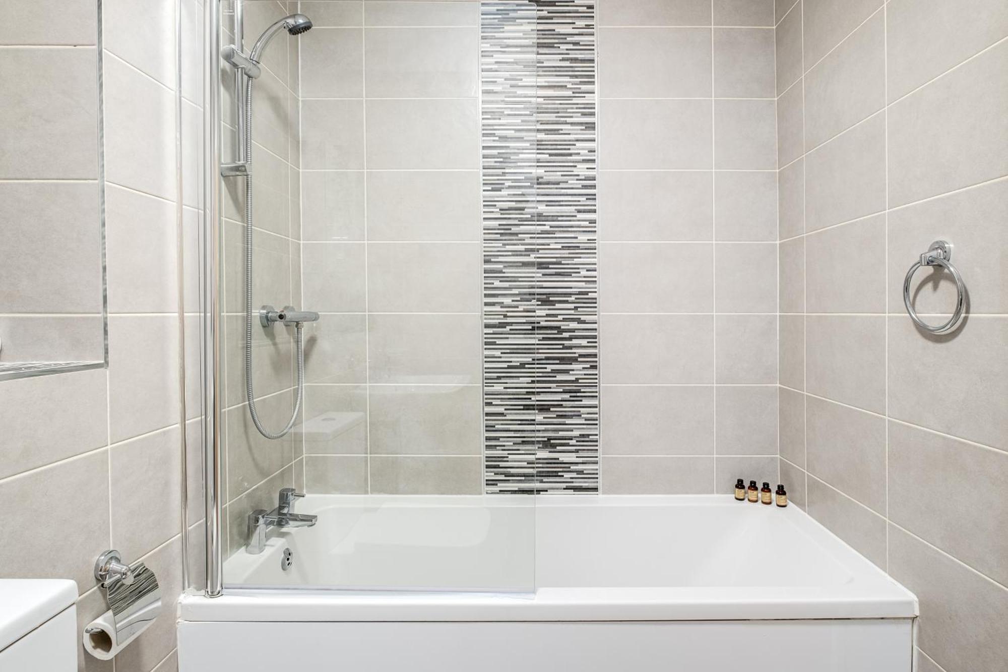 Pluxa Blue Sapphire Luxury Stay Free Parking Free Wifi - Walk Everywhere, Travel, Biz, Leisure Birmingham Extérieur photo